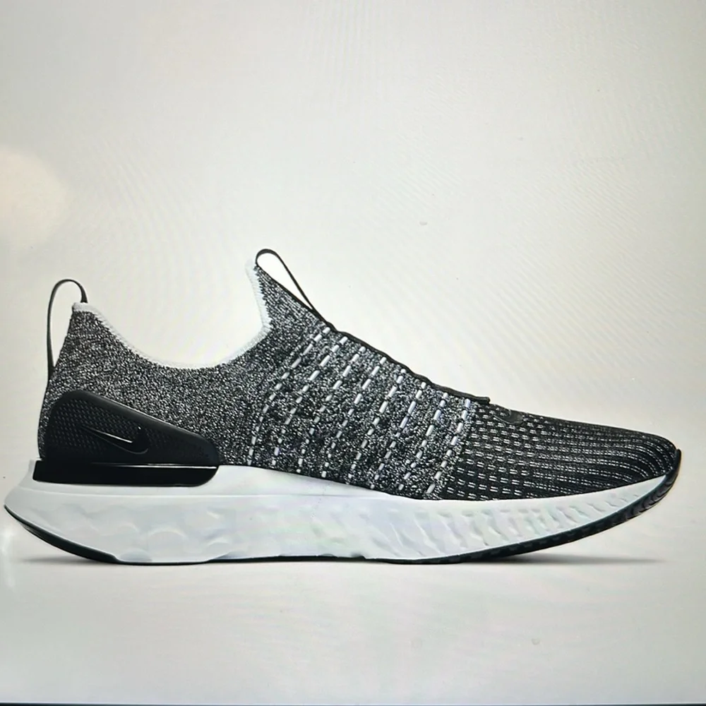 Unisex Nike react phantom Run Flyknit 2 Size 8 in men and Size 9.5 women